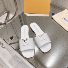 Louis Vuitton Slippers